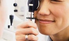 Giải quyết bệnh đau mắt đỏ trong mùa mưa lũ