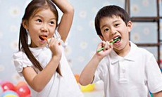 Trẻ nhỏ viêm nướu răng