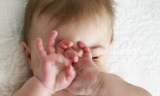 Đục nhân mắt trẻ nhỏ