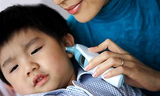 Sử dụng nhiệt kế khi trẻ sốt