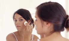 Chăm sóc da mụn bằng sữa rửa mặt tự nhiên
