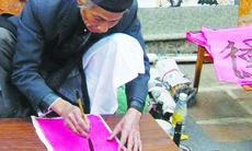 Tủi cho “mực tàu,  giấy đỏ”