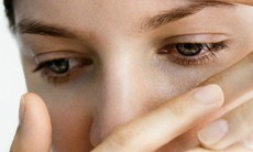 Mẹo trang điểm che giấu đôi mắt mỏi mệt 