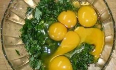 Có nên thường xuyên ăn trứng gà ngải cứu?