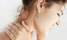 Đau quanh vai: Nguyên nhân và điều trị