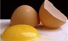Có thể ngộ độc nếu ăn trứng gà sống