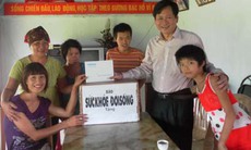 Báo Sức khỏe&Đời sống trao tặng quà cho trẻ em nhiễm chất độc hóa học tại Trung tâm Thiện Giao