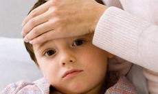Dấu hiệu nhận biết trẻ bị sốt xuất huyết