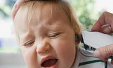 Thủng màng nhĩ do viêm tai giữa