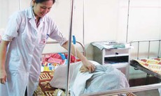 Tin vào quảng cáo làm đẹp da bằng tiêm “huyết thanh vitamin C” trên mạng: Khổ người, hại da