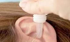 Cẩn trọng khi dùng oxy già để rửa tai