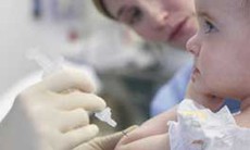 Tiêm phòng và theo dõi cho trẻ sau tiêm chủng