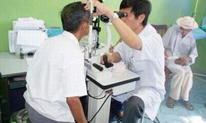 Sụp mi mắt sẽ gây nhược thị