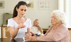 Một số vấn đề khi dùng thuốc ở người cao tuổi 