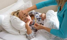 Trẻ em sốt: Chớ chủ quan