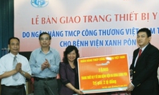 VietinBank trao tặng trang thiết bị y tế cho BV ĐK Xanh Pôn