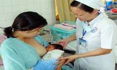 Vì sao cần cho bé bú ngay sau khi sinh?