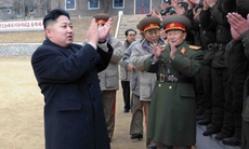Kim Jong-un thị sát quân đội lần đầu