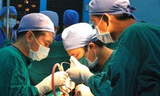 Bóc tách khối u máu nặng 5kg 