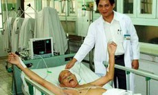 Lần đầu phẫu thuật thành công u não dưới kính hiển vi