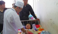 Nữ sinh bị đánh hội đồng phải nhập viện