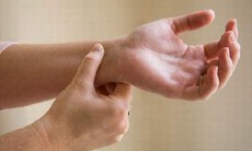 Bệnh viêm màng gân cổ tay khi nào cần phải mổ?