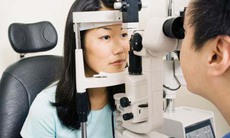 Đeo kính sao cho đẹp lại khỏe đôi mắt