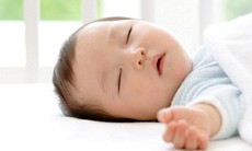 Giờ đi ngủ bất thường ảnh hưởng đến não bộ của trẻ