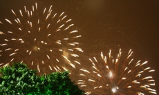 Pháo hoa rợp trời, nơi nơi đón chào năm mới Quý Tỵ