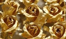 Săn hoa hồng dát vàng tặng Valentine