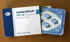 Mất “của quý” vì uống Viagra quá liều 