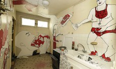 Tháp Paris trình diễn triển lãm nghệ thuật đường phố
