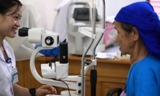 5,5 tỷ đồng hỗ trợ phòng chống mù lòa tại Hòa Bình