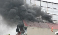 Cháy lớn tại xưởng xốp nghi do hàn biển quảng cáo