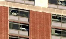 Mẹ ôm con nhảy từ lầu 8, em bé sống sót kỳ diệu