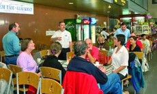 Mỳ 'chém', phở 'chặt' sắp hết đường sống ở sân bay