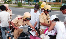 Hủy quy định “phải xin phép mới được ghi hình CSGT”