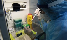Bệnh viện Ung bướu Nghệ An thực hiện xét nghiệm tìm virus SARS-CoV-2