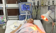 Người cao tuổi và bị đột quỵ não dễ bị hít sặc