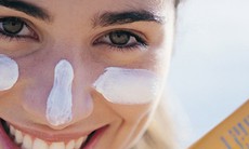 Kem chống nắng: những điều cần biết về sunscreen và sunblock