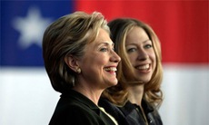 Người mẹ chiến binh dũng mãnh Hillary Clinton trong mắt con gái