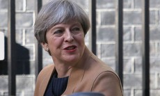 Tổng tuyển cử sớm tại Anh: Canh bạc chính trị của bà Theresa May