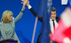 Chuyện tình “không tuổi” của ứng viên Tổng thống Pháp