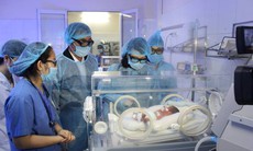 Huy động nhân lực chuyên môn cao nhất chăm sóc trẻ sơ sinh chuyển từ BV Sản-Nhi Bắc Ninh