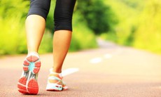 Đi bộ nhanh có thể làm giảm nguy cơ suy tim ở phụ nữ lớn tuổi