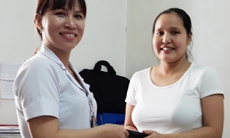 Nhân viên y tế nhặt được của rơi tìm trả lại người đánh mất