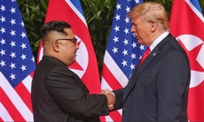 Cú bắt tay lịch sử Trump-Kim