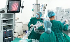 Việt Nam lần đầu cắt tuyến ức chữa nhược cơ nhờ hỗ trợ của robot