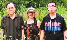 Người mẹ 10 năm theo con tự kỷ đến lớp
