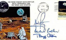 Đấu giá các kỷ vật 50 năm Neil Armstrong đặt chân lên mặt trăng